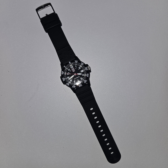 The Leatherback Sea Turtle Giant watch 39mm, water proof mens watch and glows. - Picture 5 of 6